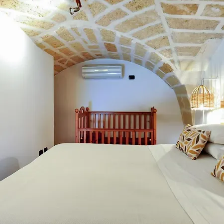 Castriota19 - Jacuzzi Room & Apartment Sit Lecce Extérieur photo